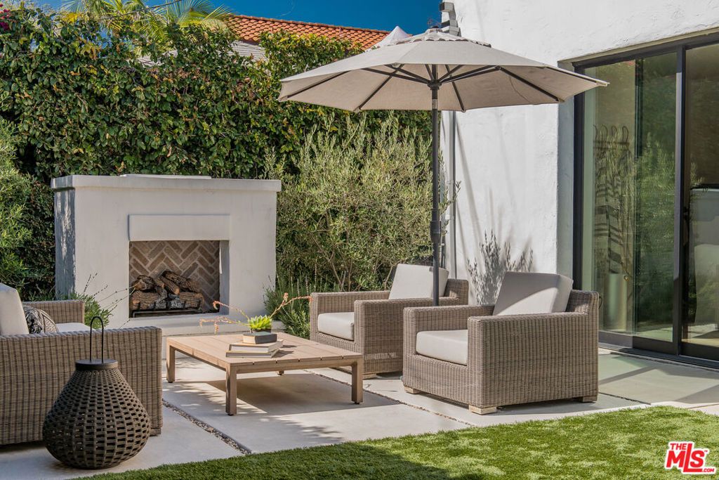Photo of 2157 Linnington Avenue, Los Angeles, CA 90025 (MLS # 25606503)
