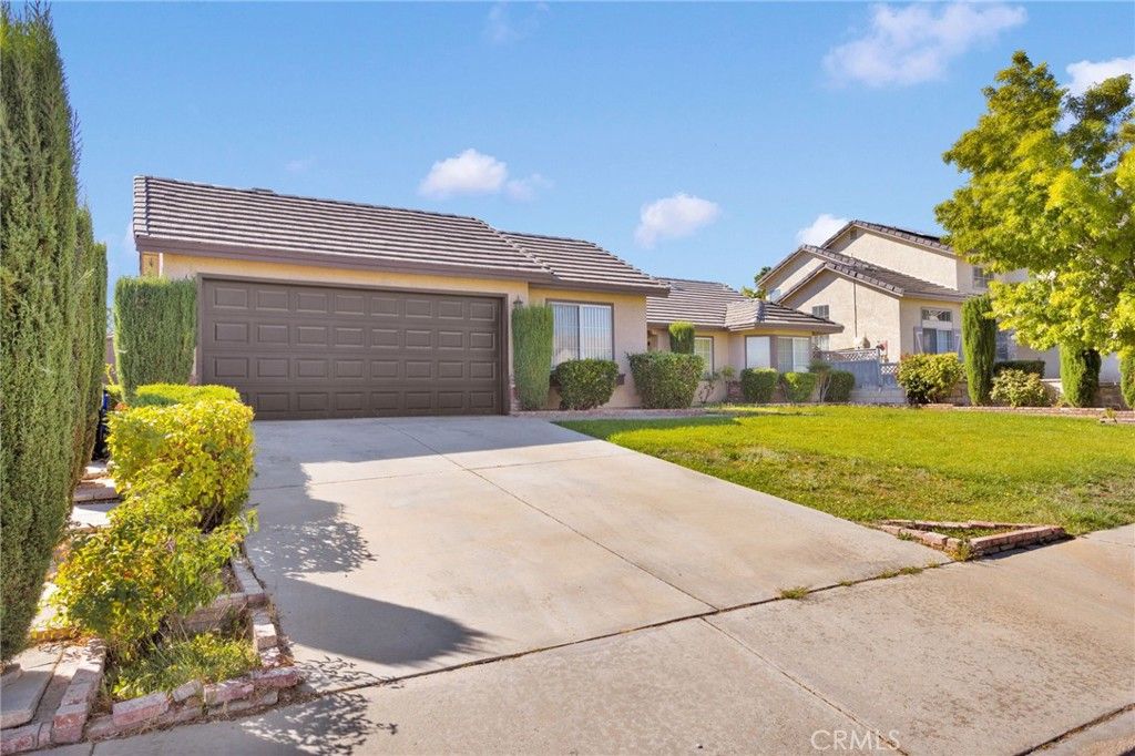Photo of 14583 Owens River Road, Victorville, CA 92392 (MLS # HD25161334)