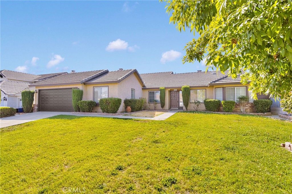 Photo of 14583 Owens River Road, Victorville, CA 92392 (MLS # HD25161334)