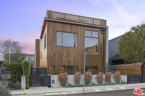 Photo of 661 Broadway Street, Venice, CA 90291 (MLS # 26827809)