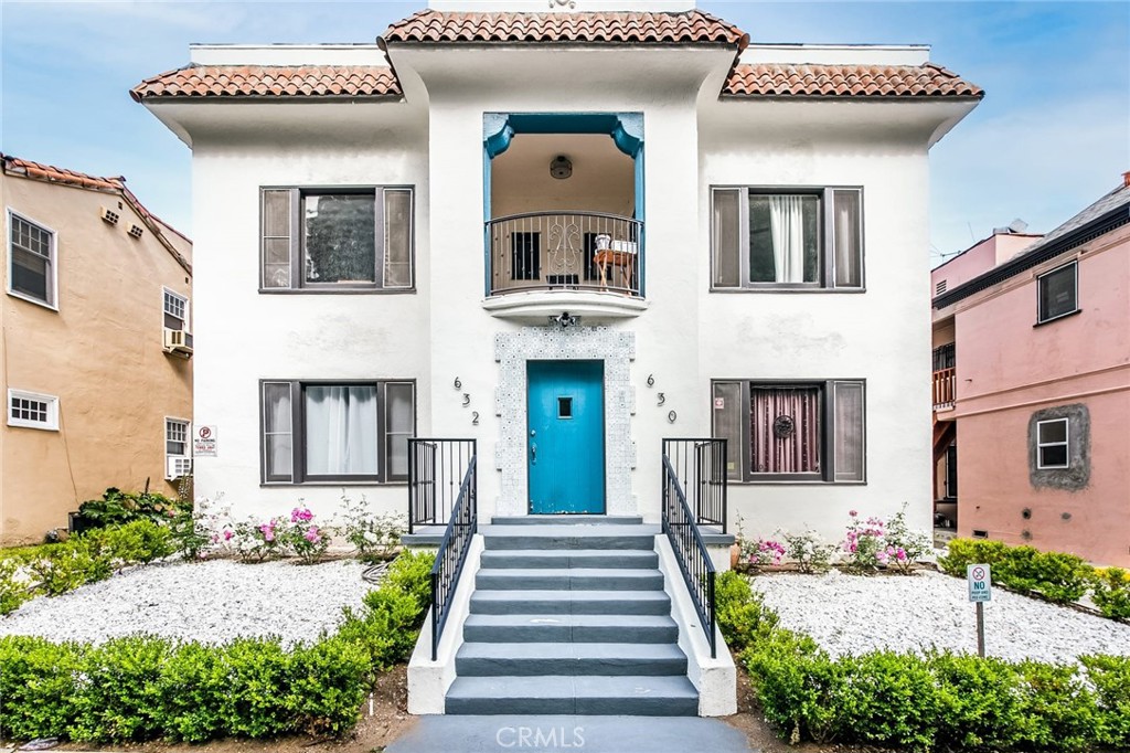 632 N. Genesee is a very well maintained 4-unit
multifamily asset ideally located in Melrose Village, with
One unit delivered Vacant, remodeled, & ready to move in!
Built in 1926, this charming two-story Spanish Style
property is over 5,032sf in size and comprised of (4) 2
Bedroom Townhouse Style Units, each spanning 1,200sf
with spacious layouts and private access.
3 out of the 4 units have been immaculately updated
including the front downstairs unit that’s perfect for an
owner/user. Upgrades include new Milgard double pane
windows, recessed lighting, hardwood flooring, AC units,
washer/dryer hookups inside, and modern kitchen & bath
designs to appeal to the local tenant demand.
Situated on a 6,373 SF lot zoned LA-RD1.5, the property
offers a 4 car detached garage in the back perfect to
convert into an ADU for additional income.
Huge rental demand in an amazing Beverly Grove location
near Fairfax, Farmers Market, the Grove, and walking
distance to tons of trendy restaurants & shops on Melrose.