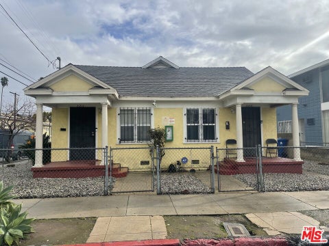 Photo of 2711 Cimarron Street, Los Angeles, CA 90018 (MLS # 26975185)