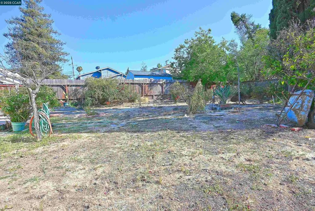 Martinez, California 94553, United States, 3 Bedrooms Bedrooms, ,2 BathroomsBathrooms,Residential,Active,189031