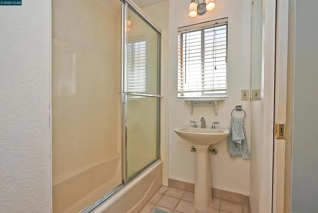 Martinez, California 94553, United States, 3 Bedrooms Bedrooms, ,2 BathroomsBathrooms,Residential,Active,189031