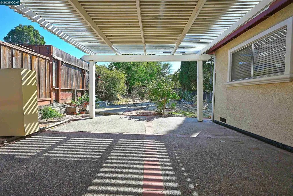 Martinez, California 94553, United States, 3 Bedrooms Bedrooms, ,2 BathroomsBathrooms,Residential,Active,189031