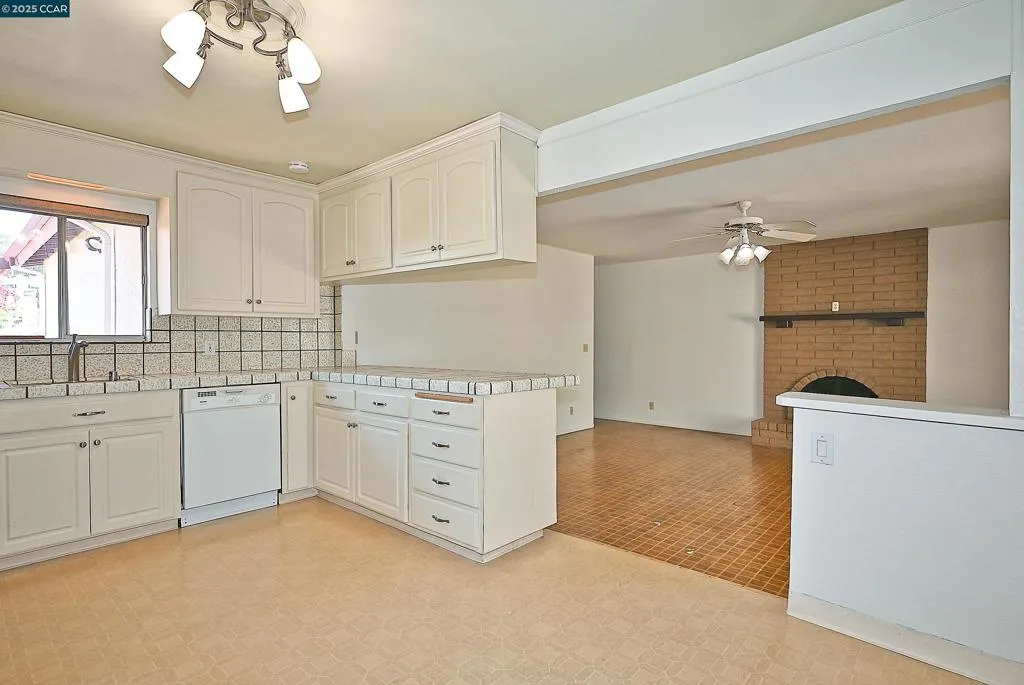 Martinez, California 94553, United States, 3 Bedrooms Bedrooms, ,2 BathroomsBathrooms,Residential,Active,189031