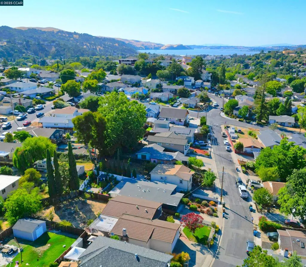 Martinez, California 94553, United States, 3 Bedrooms Bedrooms, ,2 BathroomsBathrooms,Residential,Active,189031