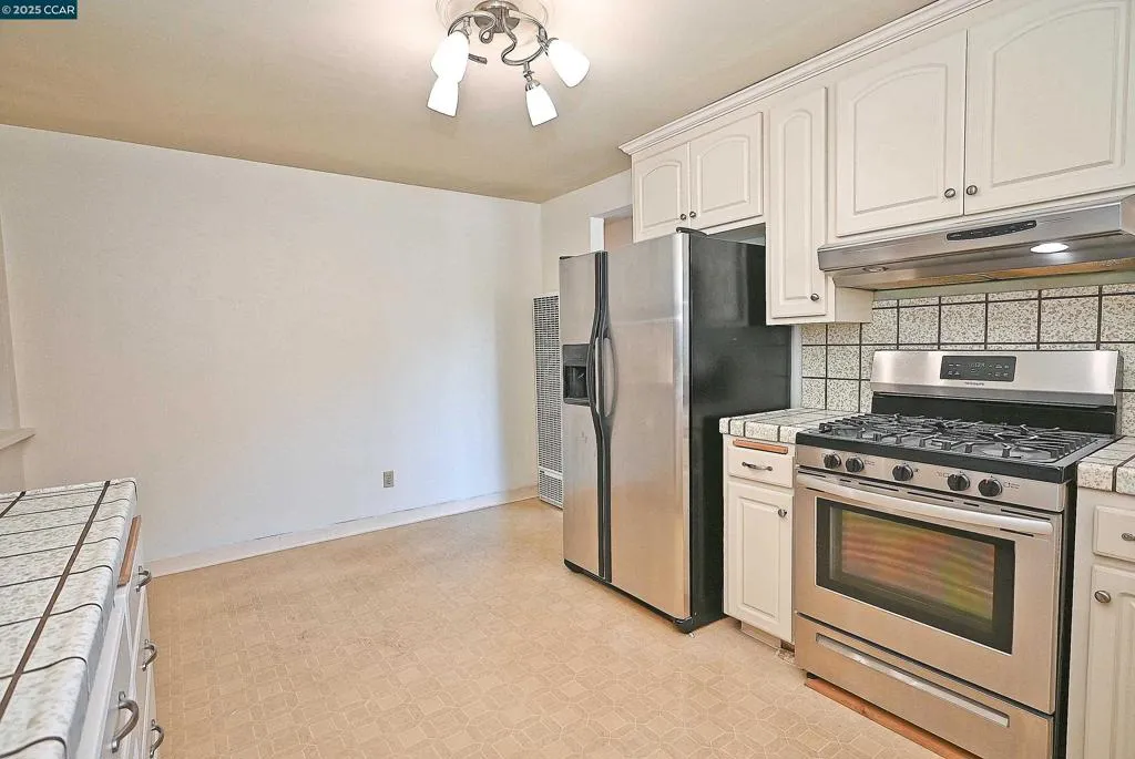 Martinez, California 94553, United States, 3 Bedrooms Bedrooms, ,2 BathroomsBathrooms,Residential,Active,189031