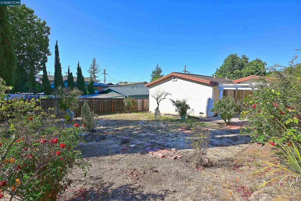 Martinez, California 94553, United States, 3 Bedrooms Bedrooms, ,2 BathroomsBathrooms,Residential,Active,189031