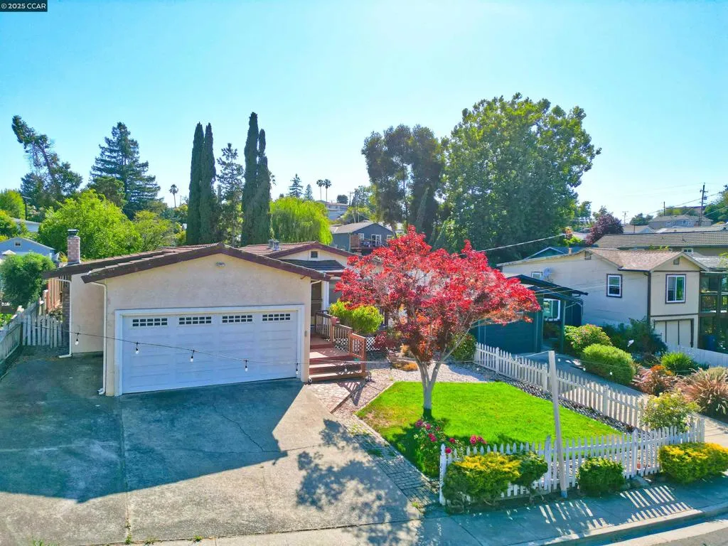 Martinez, California 94553, United States, 3 Bedrooms Bedrooms, ,2 BathroomsBathrooms,Residential,Active,189031