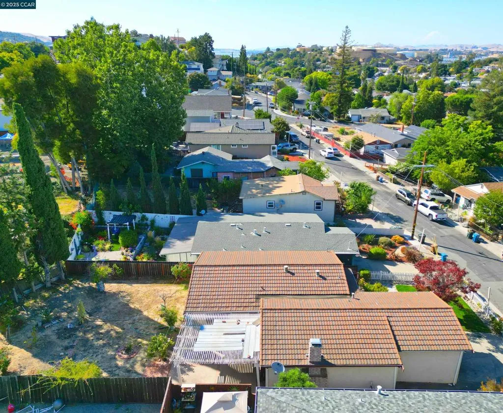 Martinez, California 94553, United States, 3 Bedrooms Bedrooms, ,2 BathroomsBathrooms,Residential,Active,189031