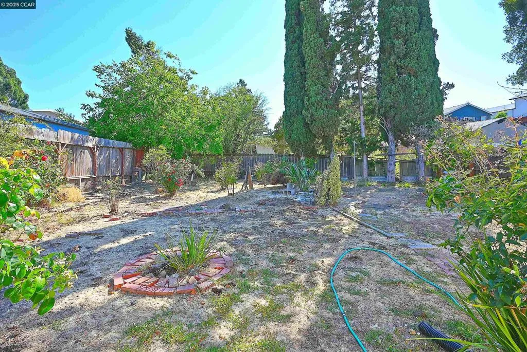 Martinez, California 94553, United States, 3 Bedrooms Bedrooms, ,2 BathroomsBathrooms,Residential,Active,189031