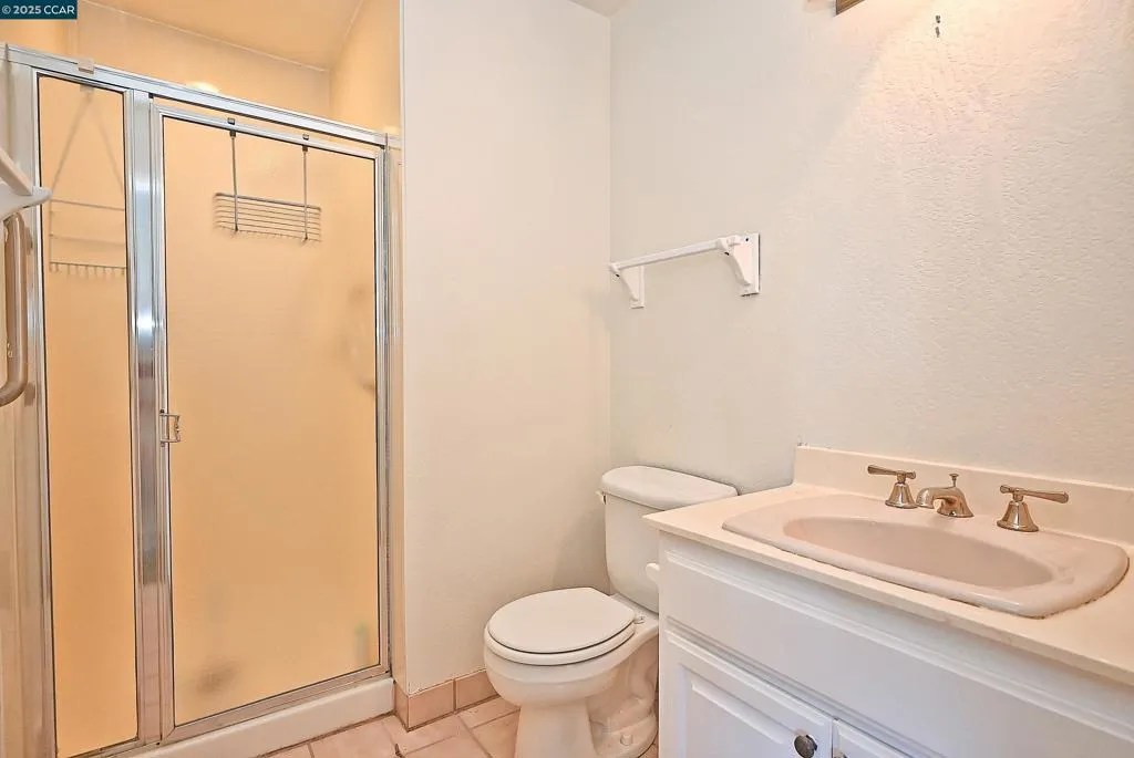 Martinez, California 94553, United States, 3 Bedrooms Bedrooms, ,2 BathroomsBathrooms,Residential,Active,189031