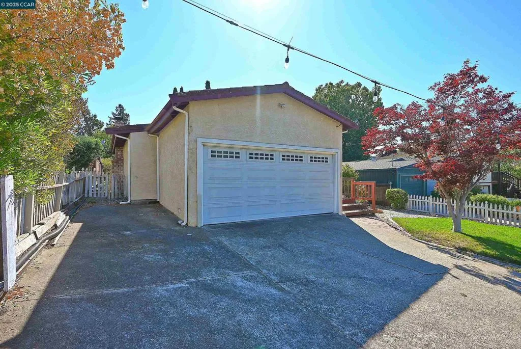 Martinez, California 94553, United States, 3 Bedrooms Bedrooms, ,2 BathroomsBathrooms,Residential,Active,189031