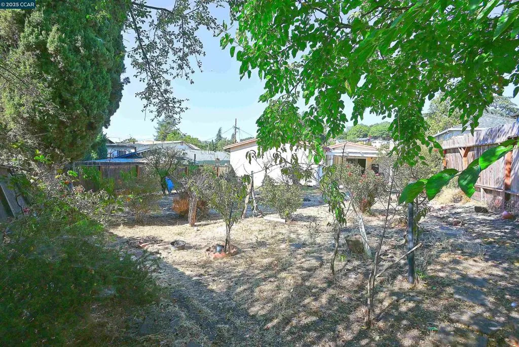 Martinez, California 94553, United States, 3 Bedrooms Bedrooms, ,2 BathroomsBathrooms,Residential,Active,189031