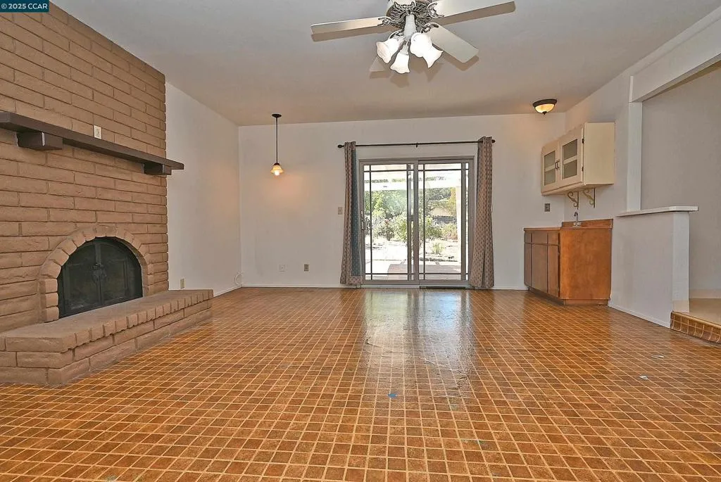 Martinez, California 94553, United States, 3 Bedrooms Bedrooms, ,2 BathroomsBathrooms,Residential,Active,189031