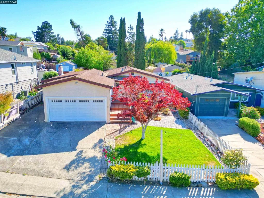 Martinez, California 94553, United States, 3 Bedrooms Bedrooms, ,2 BathroomsBathrooms,Residential,Active,189031