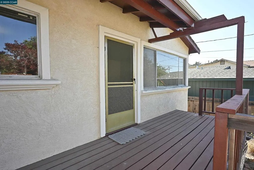 Martinez, California 94553, United States, 3 Bedrooms Bedrooms, ,2 BathroomsBathrooms,Residential,Active,189031