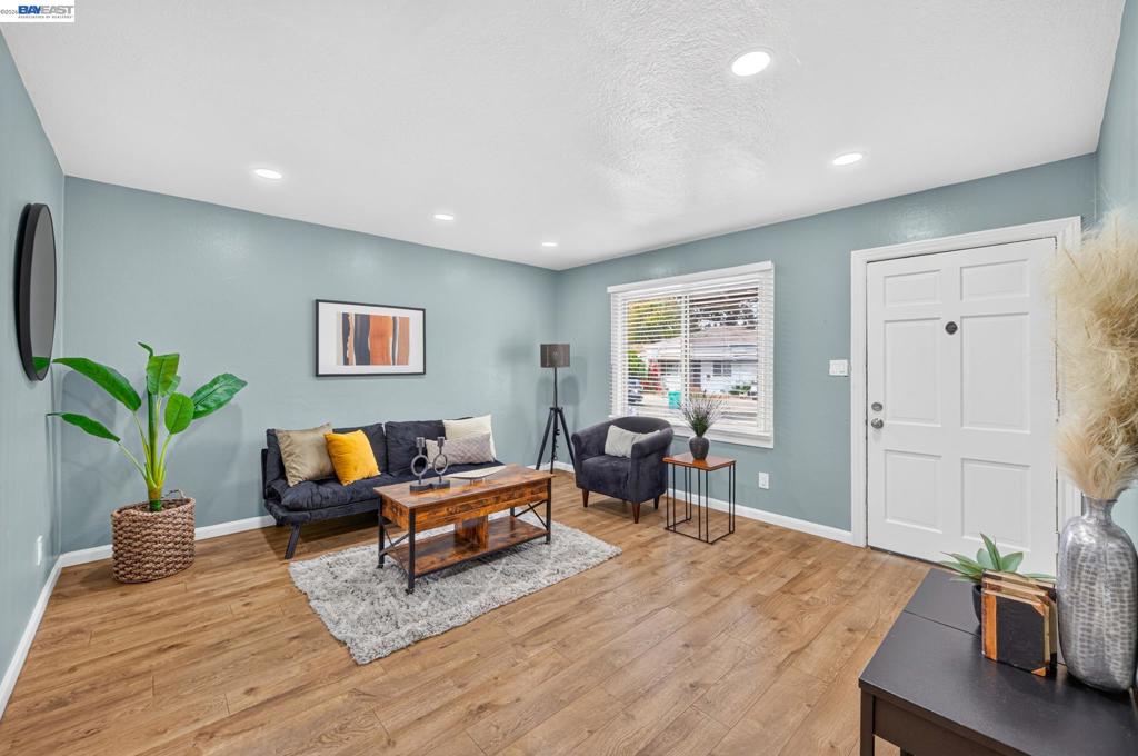 Properties 3 5616 Alameda Ave