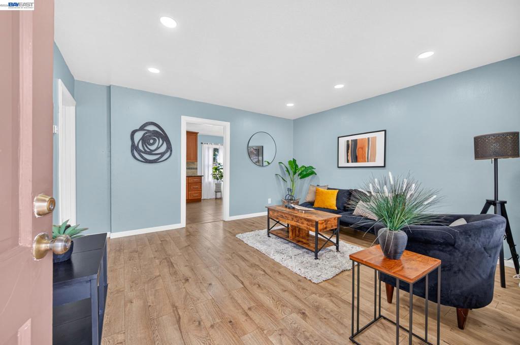 Properties 2 5616 Alameda Ave