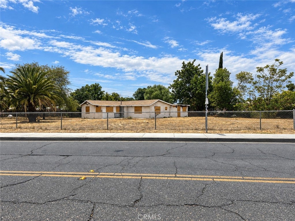 27987 Jefferson Avenue