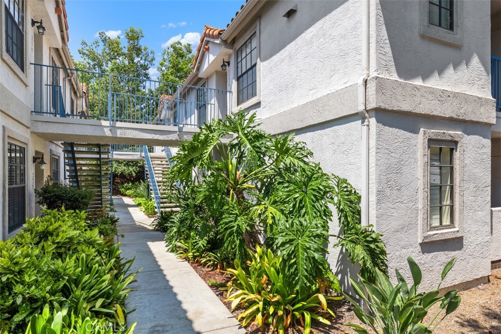 Welcome to Terra Vista, a highly sought-after community in beautiful Rancho Peñasquitos, ideally located just minutes from the 15 and 56 freeways. Residents enjoy resort-style amenities including sparkling pools, relaxing spas, a sauna, fitness center, meeting room, and more.
This bright and inviting second-floor end unit is filled with natural light and offers 572 sq. ft. of well-designed living space, featuring 1 bedroom and 1 bathroom. The cozy fireplace adds warmth and charm, while a private balcony provides the perfect spot to enjoy your morning coffee. The stacked laundry closet is located on the patio and offers everyday convenience. One nearby covered parking space is included. With its excellent location, thoughtful layout, and welcoming community, this home offers the perfect blend of comfort and low-maintenance living. Great area of San Diego near shopping and restaurants. Located in the award winning Poway Unified School District.