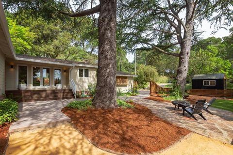 Photo of 377 Wayside Road, Portola Valley, CA 94028 (MLS # ML82041743)