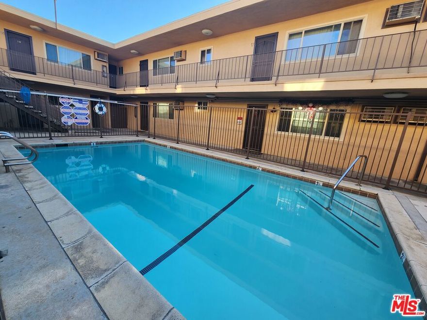 Updated 1-Bedroom Apartment in Glassell Park This bright and spacious 850-square-foot apartment features 1 bedrooms and 1 bathroom, located in the desirable Glassell Park neighborhood. The home offers an updated kitchen and bathroom, ample natural light, and a comfortable floor plan ideal for modern living.