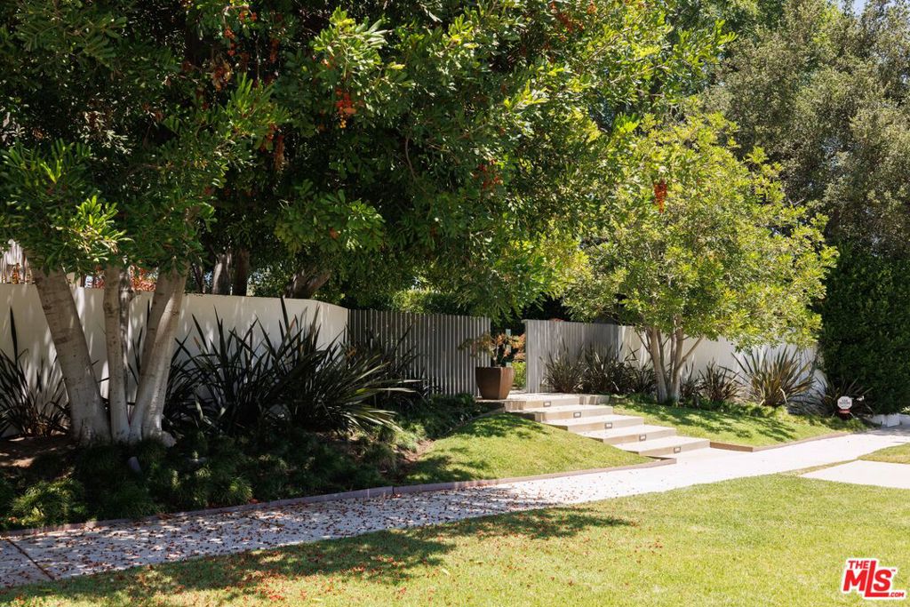 880 Canterbury Road
