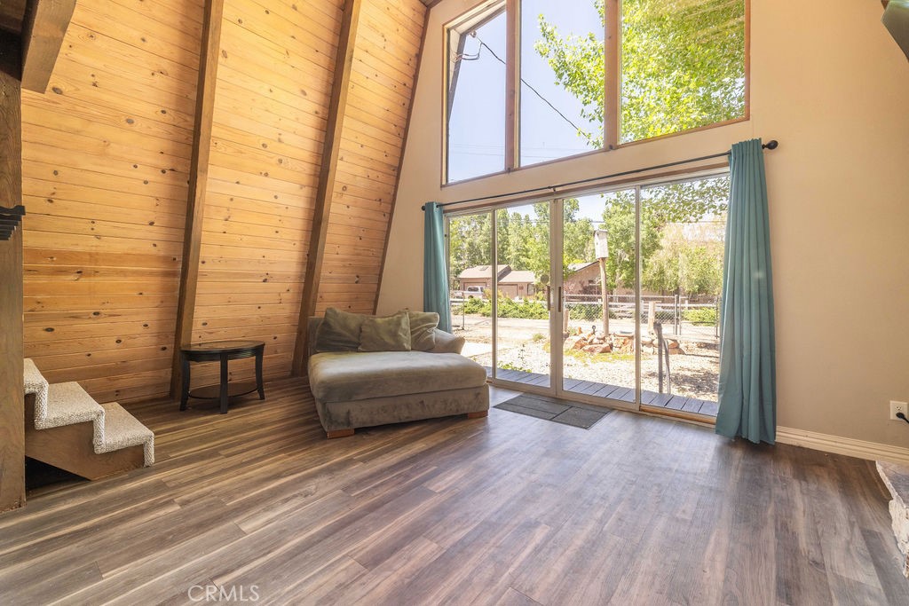 1012 E Fairway Boulevard