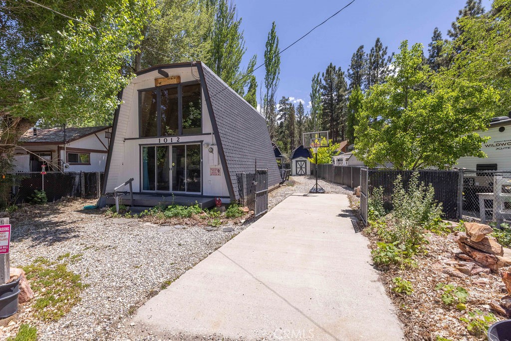 1012 E Fairway Boulevard