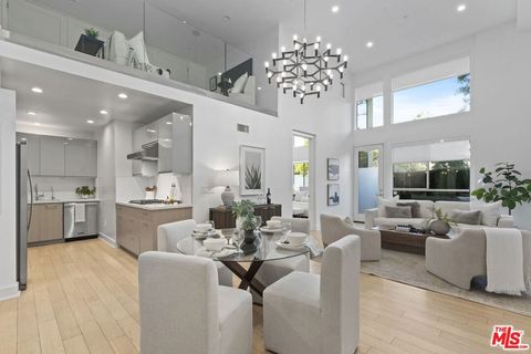 Photo of 600 S Ridgeley Drive #110, Los Angeles, CA 90036 (MLS # 26633559)