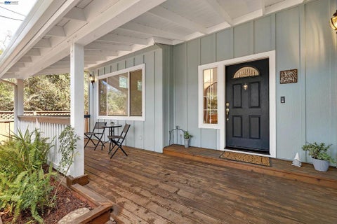 Photo of 2825 Hillcrest Avenue AVE, Hayward, CA 94542 (MLS # 41146175)