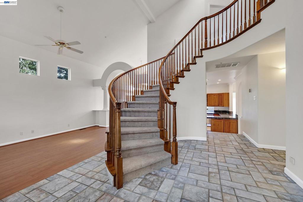 2825 Hillcrest Avenue AVE, Hayward CA 94542