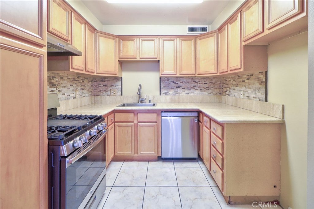 1375 Cypress