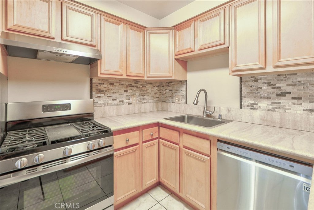 1375 Cypress