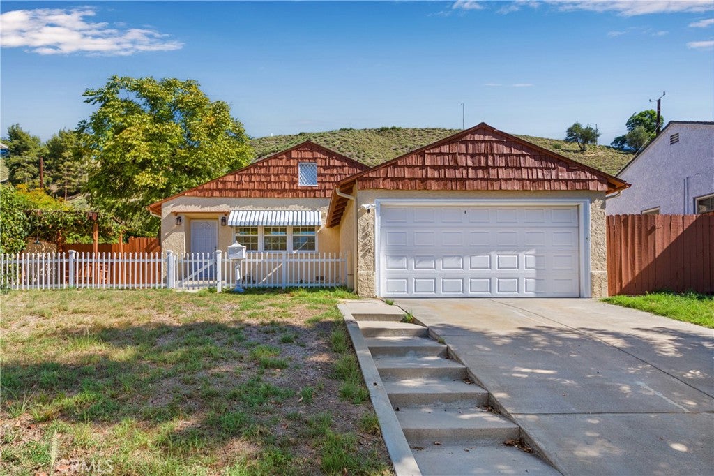 1924 Hilton DR