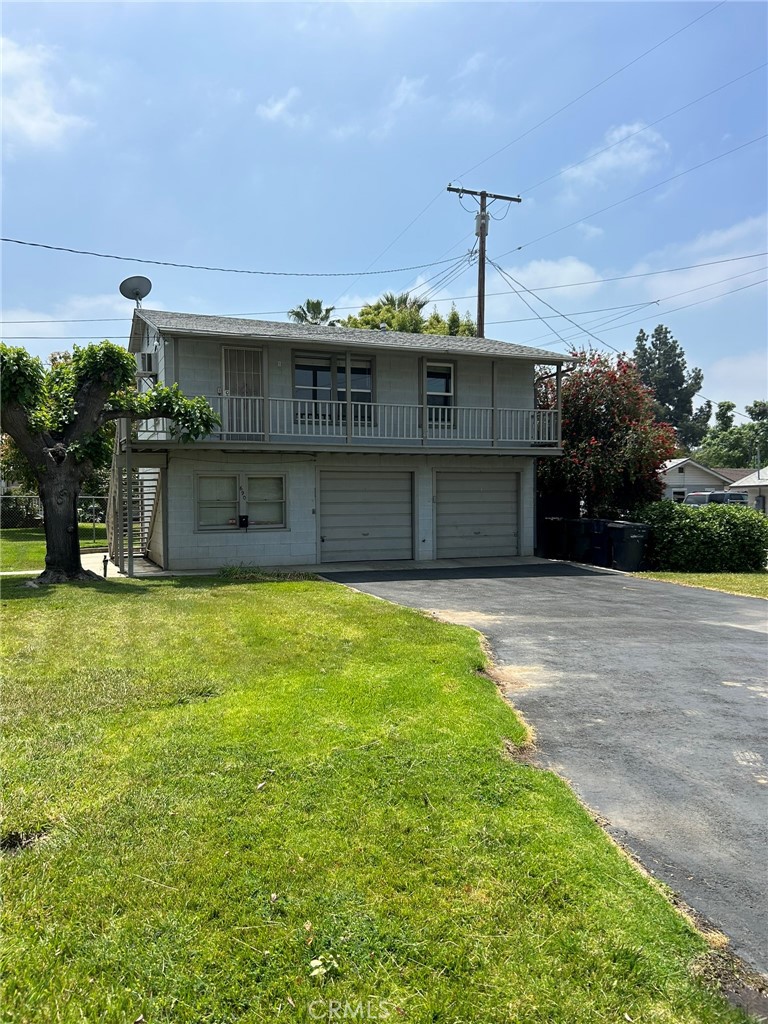Don't miss out! Well kept 2/1 ADU, approx. 779 Sq. Ft. Grocery store and restaurants are close by. Porch out front and a small porch off the back bedroom.The washer and dryer hookups are downstairs. 1 single car detached garage is included. Water, trash, and sewer is included.