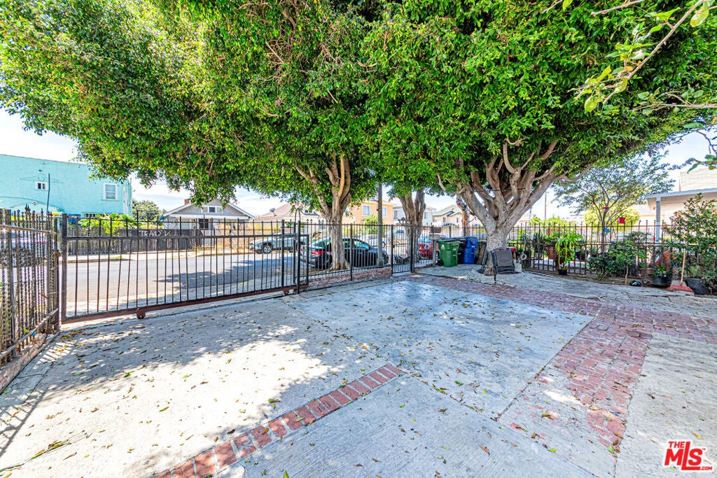 223 E 55th Street