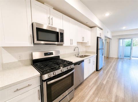 Photo of 1025 S Berendo Street #202, Los Angeles, CA 90006 (MLS # SR26157715)