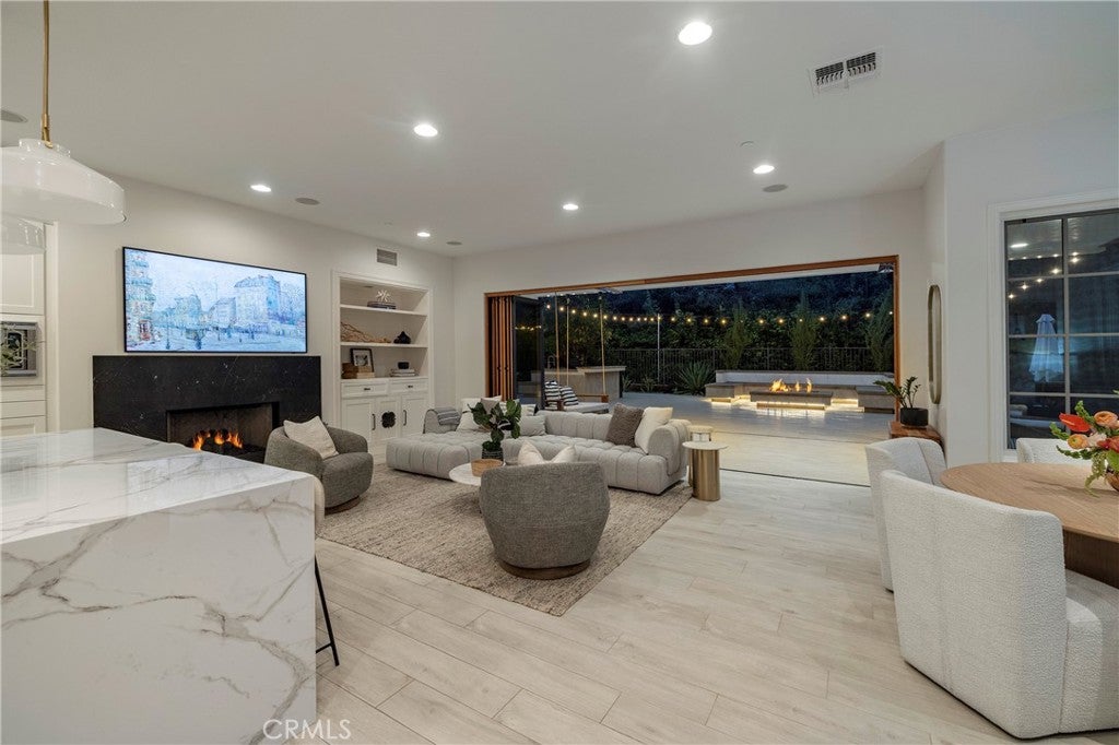 46 Woods Trail, Irvine CA 92603 - Photo 12