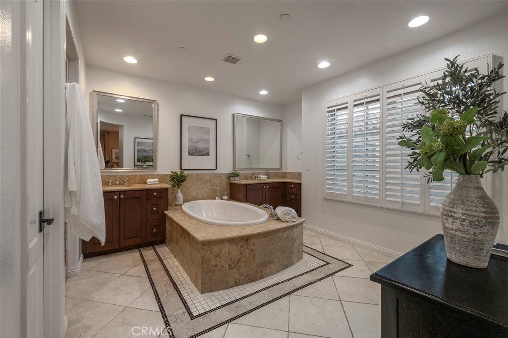 46 Woods Trail, Irvine CA 92603 - Photo 34