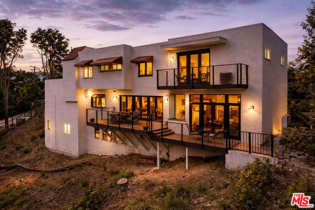 Photo of 1052 N Kenter Avenue, Los Angeles, CA 90049 (MLS # 26724377)