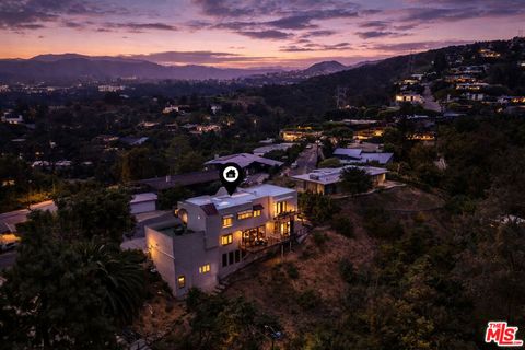 Photo of 1052 N Kenter Avenue, Los Angeles, CA 90049 (MLS # 26724377)