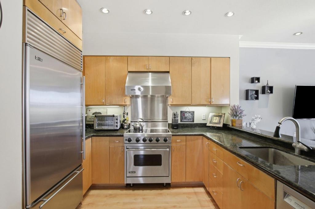 97 E Saint James Street 57