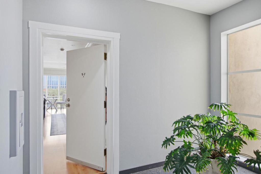 97 E Saint James Street 57