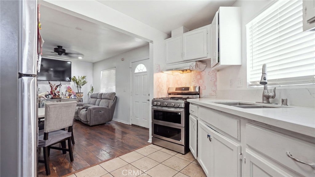 1374 E Vernon