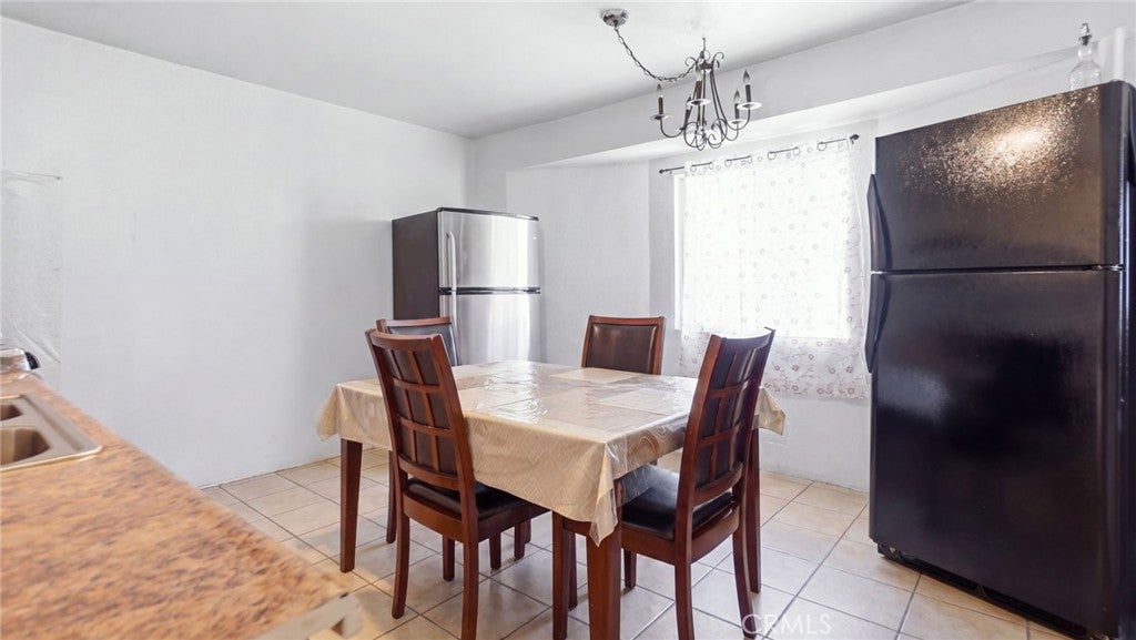 1374 E Vernon