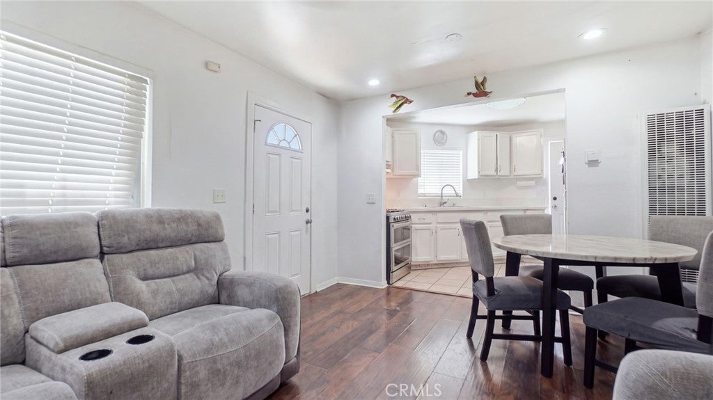 1374 E Vernon
