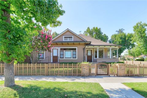 Photo of 704 E Maple Ave, Orange, CA 92866 (MLS # PW25253112)
